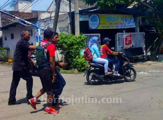 Jatuh dari Motor, Jambret di Sidoarjo Digebuki Massa