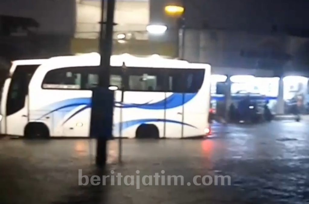 Banyak Genangan, Hujan di Surabaya Masuk Kategori Sangat Lebat