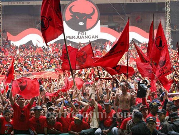 Tiga Bus Kader Banteng Surabaya ke Rakernas PDIP, Ada Tokoh Promeg 1996