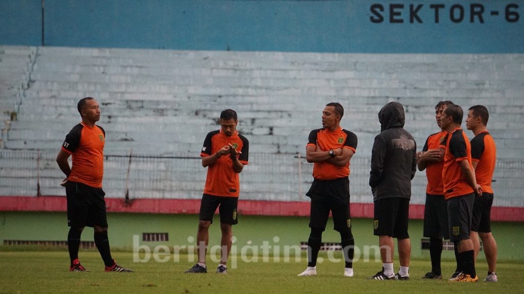 Tiga Legenda Persebaya Jadi Asisten Aji Santoso