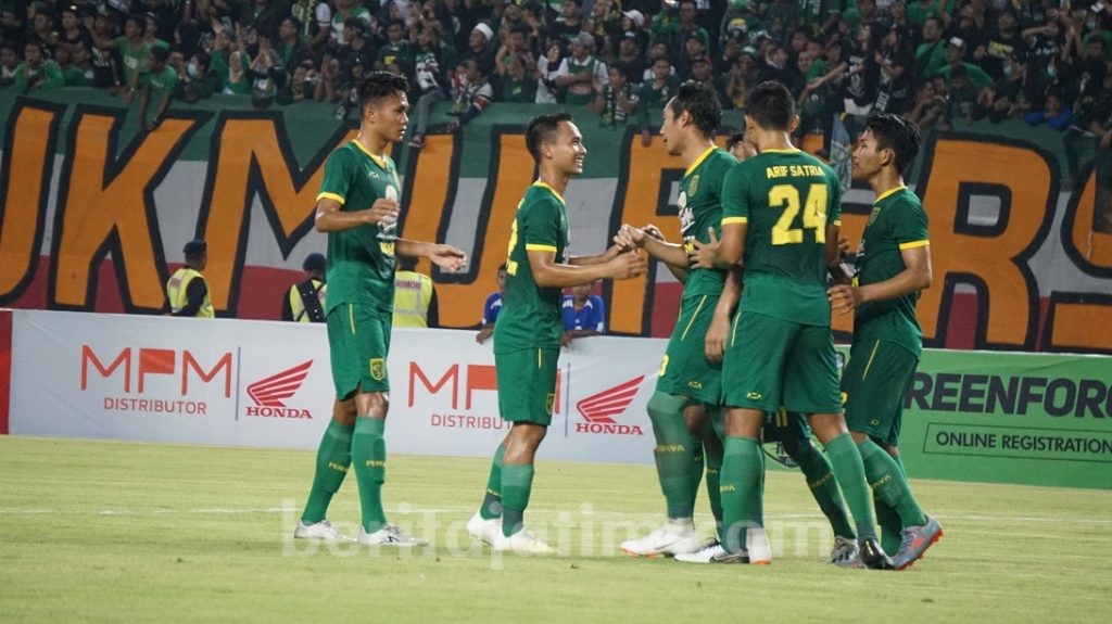 Duet Patrick Wanggai dan Ricky Kambuaya Bikin Aji Santoso Terkesima