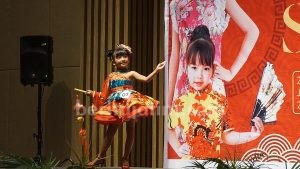 Lucunya Anak-anak Balita Ikuti Lomba Fashion Bertema Imlek