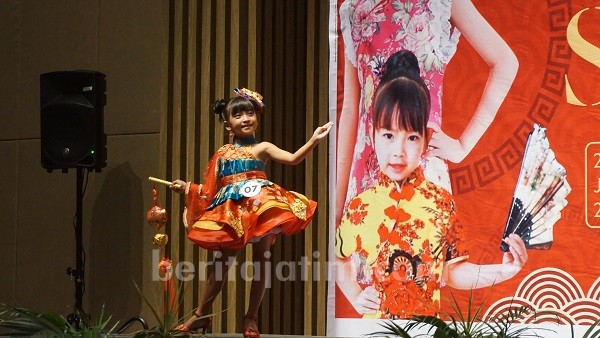 Lucunya Anak-anak Balita Ikuti Lomba Fashion Bertema Imlek