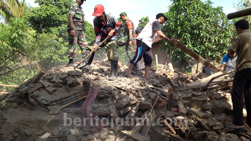 Rumah Warga di Paspan Banyuwangi Ambruk
