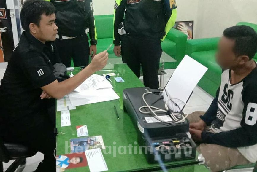 Parkir di Tepi Jalan, Sopir Ini Nyabu di Atas Truk