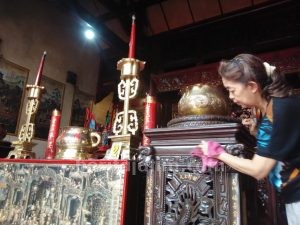 Puluhan Patung Dewa-Dewi di Klenteng Tri Dharma Hok Sian Kiong Dibersihkan