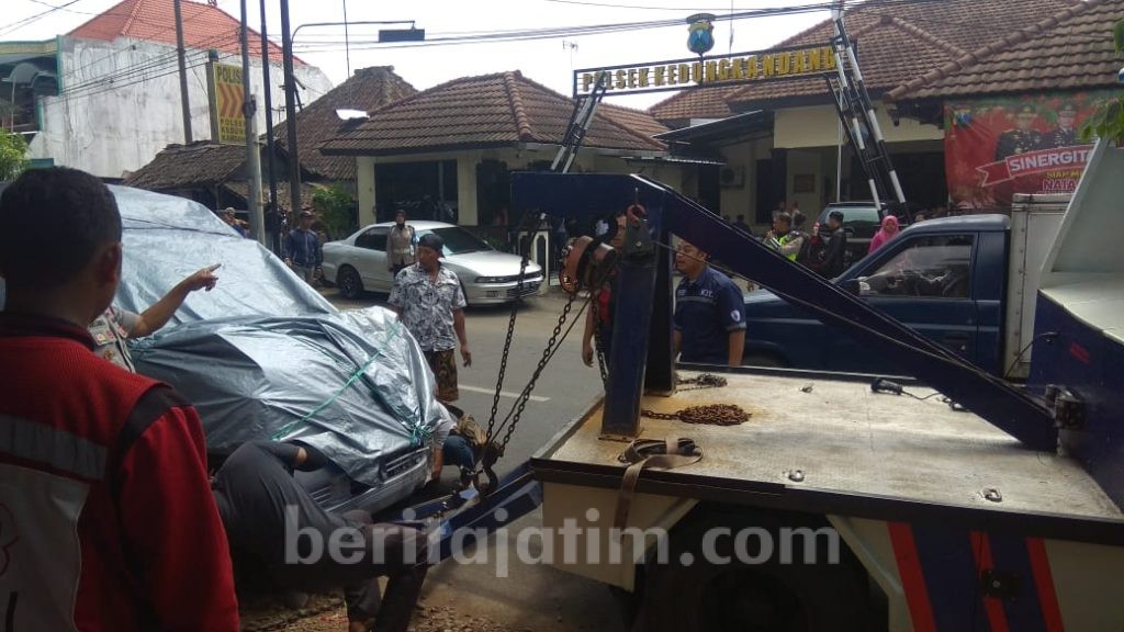 Diduga Rem Blong, Mobil Patroli Polisi di Malang Tabrak Pengendara Motor Secara Beruntun