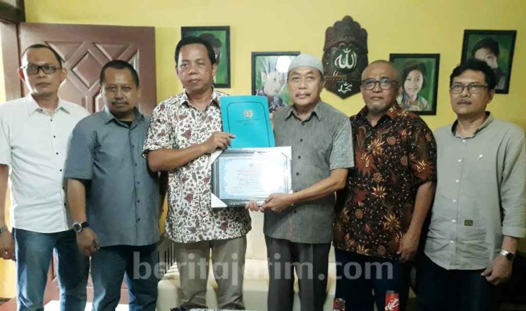 PWI Jatim Serahkan Penghargaan dan Tali Asih Kepada Tiga Wartawan Senior