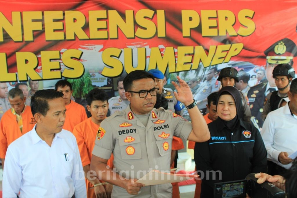 Mantan Istri Nikah Lagi, Warga Sumenep Lemparkan Bondet Hingga Meledak
