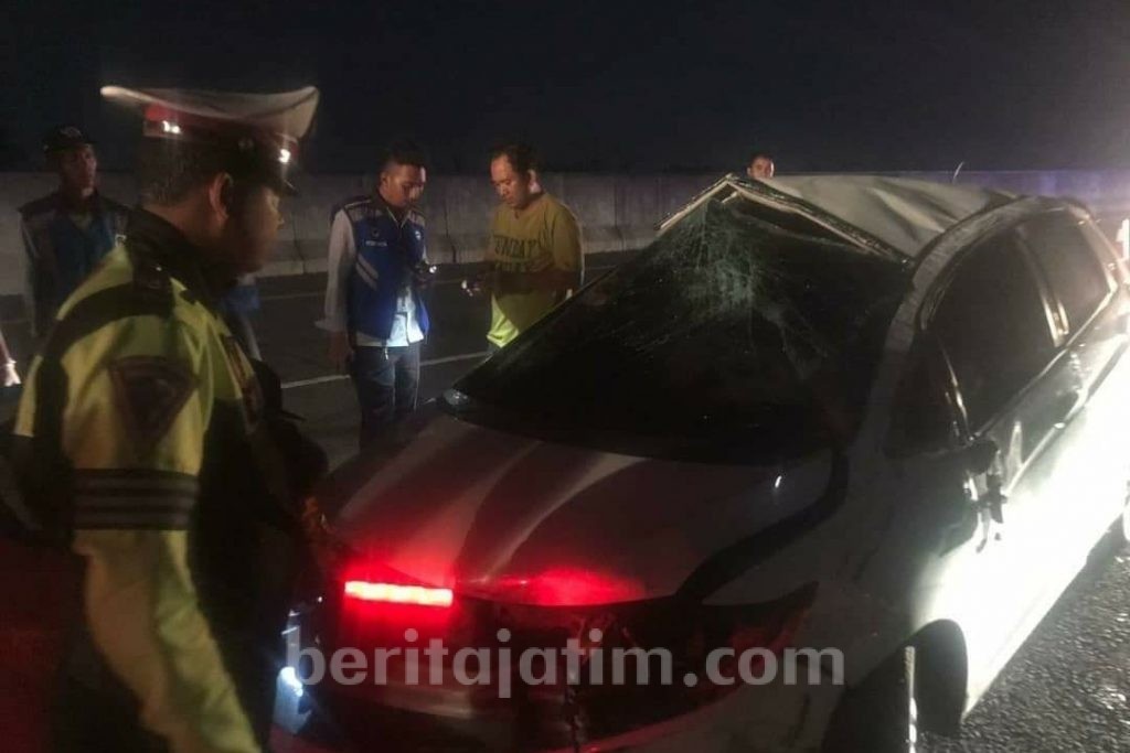 Ngebut di Tol Sumo, Honda Jazz Tabrak Beton Pembatas Jalan