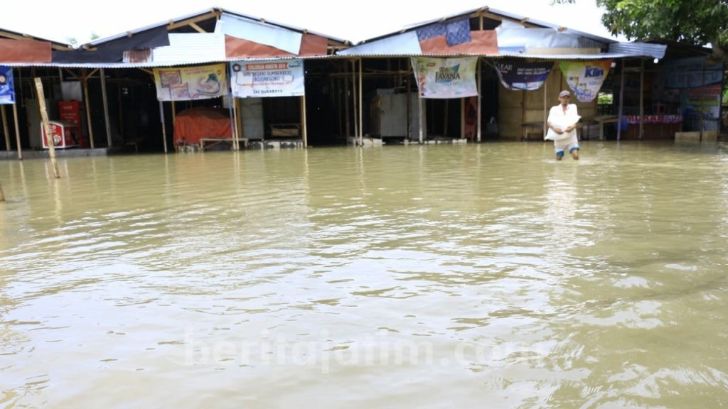 Banjir Luapan Sungai, Aktivitas Pasar Sroyo Lumpuh