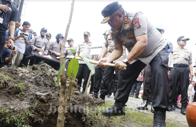 Polri Perduli Penghijauan Dengan Tanam 156 Ribu Pohon