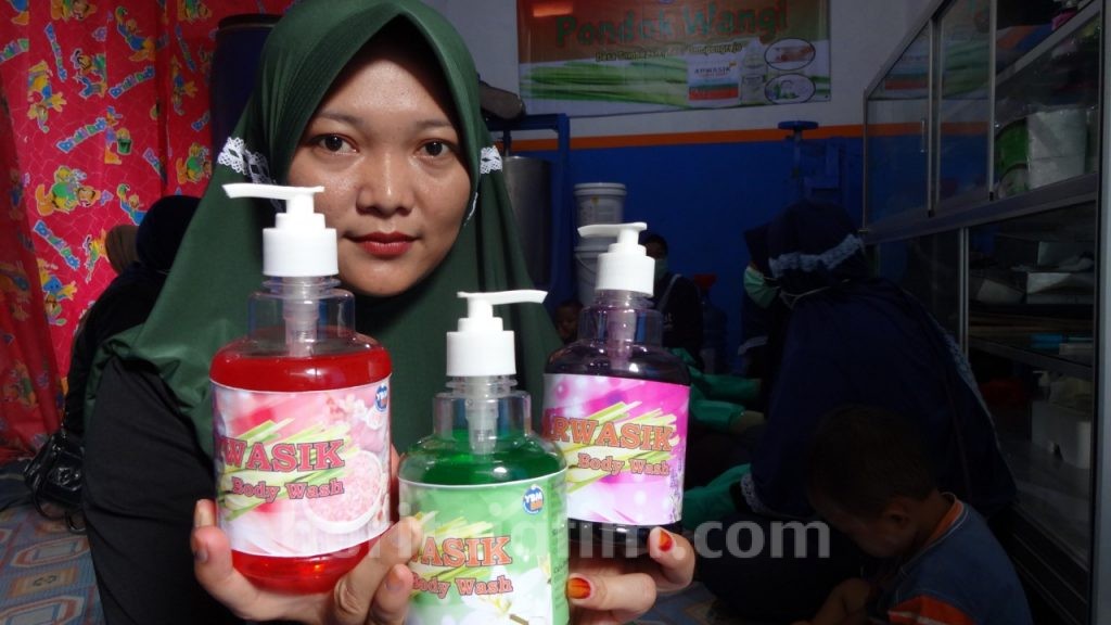 Belasan IRT di Kediri Produksi Sabun Antiseptik dari Bumbu Dapur