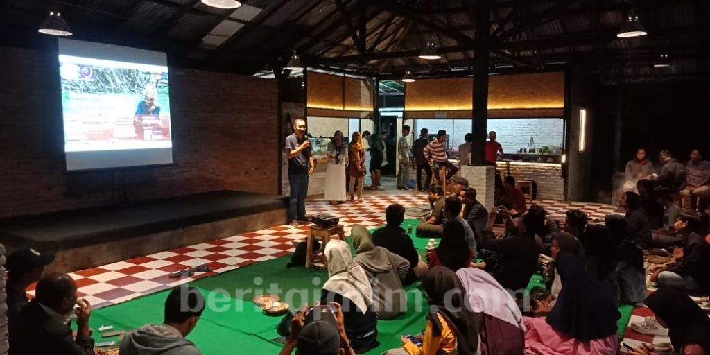 AJI Kediri Bareng Mahasiswa Nobar Film ‘Atas Nama Percaya’