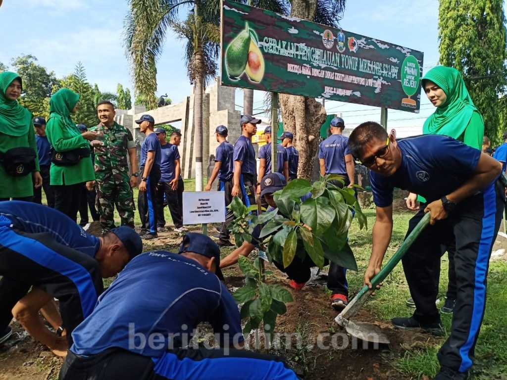 Yonif Mekanis 521/DY Kediri Tanam Ratusan Alpukat Unggulan