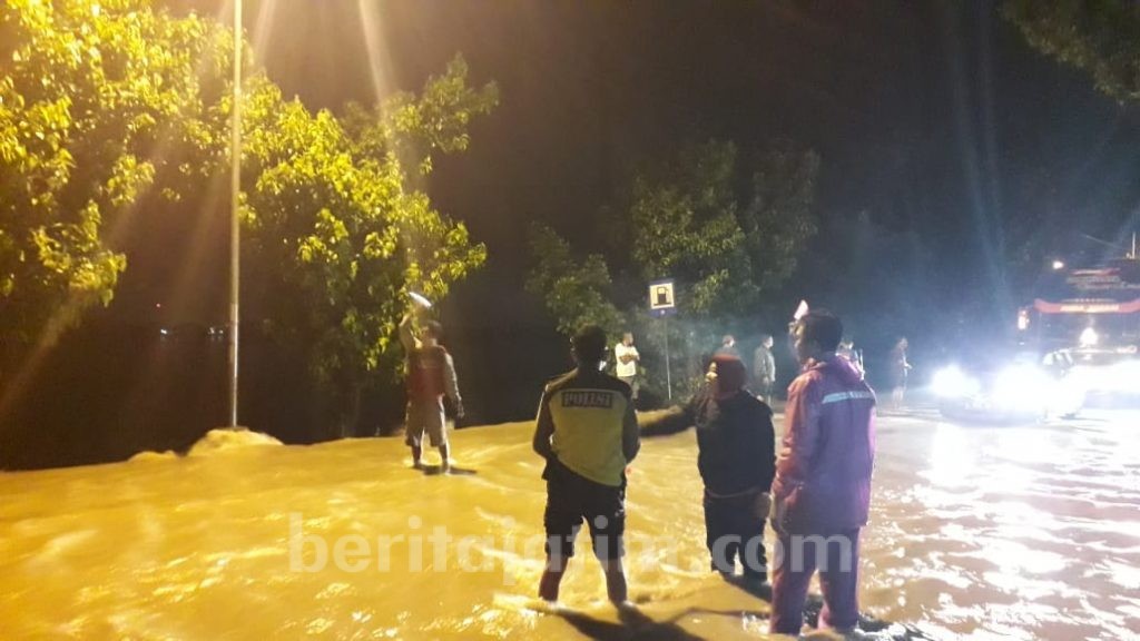 Sungai Meluap, Jalan Raya Ploso Jombang Banjir