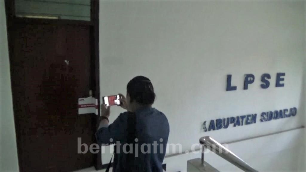KPK Segel Kantor ULP dan PU Bina Marga Pemkab Sidoarjo
