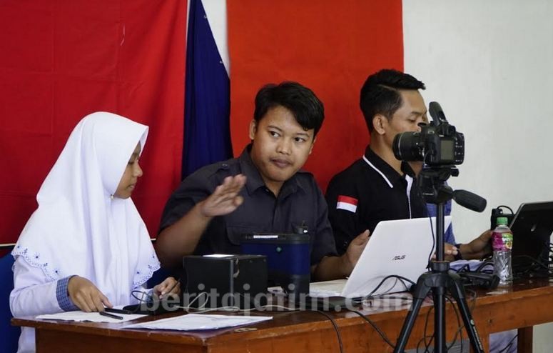 Siswa Ponorogo Rekam KTP Cukup di Sekolah Sendiri