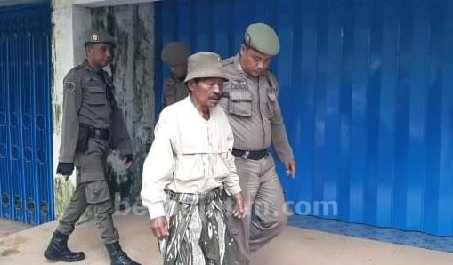 Satpol PP Sumenep Amankan Gepeng Bawa Sajam