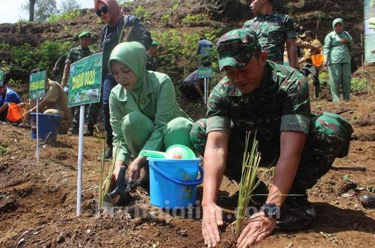 Antisipasi Longsor Vertiver Disebar di Kabupaten Probolinggo