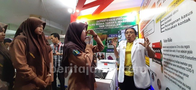 FK Unair Berikan Edukasi Corona dan Pemeriksaan Paru Gratis
