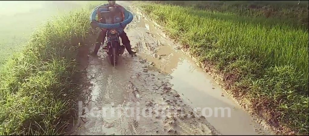 Jalan Poros Desa di Bangkalan Mirip Arena Off Road