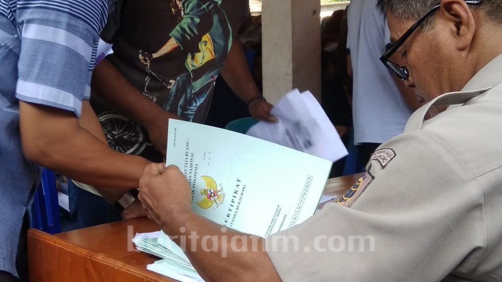 Penerima PTSL di Jamberejo Mengeluh Biaya Mahal