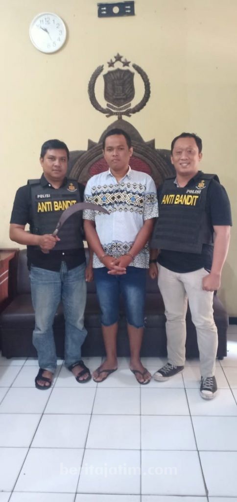 Usai Pesta Miras Bareng, Pemuda Ini Bacok Tetangganya