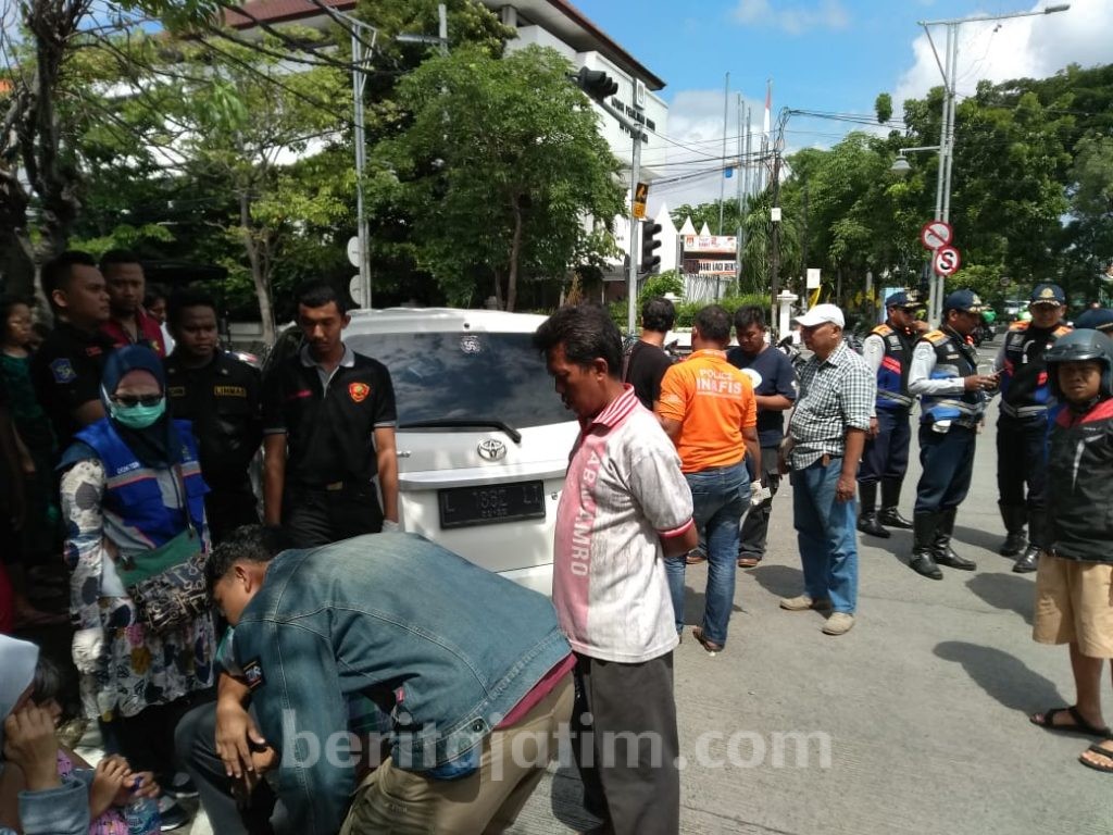 Pegawai Bank Ini Ditemukan Tak Bernyawa di Dalam Mobil