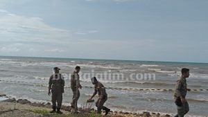 Diduga Ilegal, Satpol PP Sampang Tutup Lokasi Tambang Pasir Desa Rabiyan