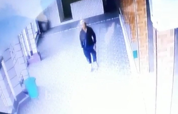Pencuri Kotak Amal di Ponorogo Terekam CCTV