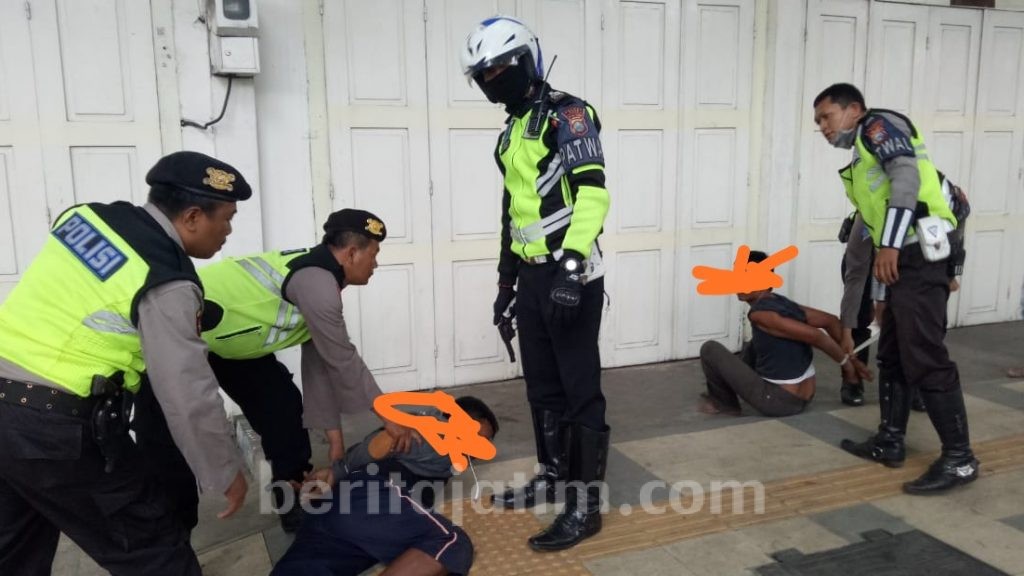 Nyaris Tabrak Polisi, Komplotan Pencuri Dibekuk Satlantas Tuban