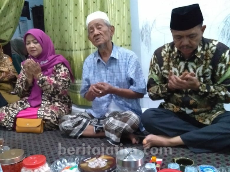Pilbup Mojokerto, Petahana Gandeng Bos Travel