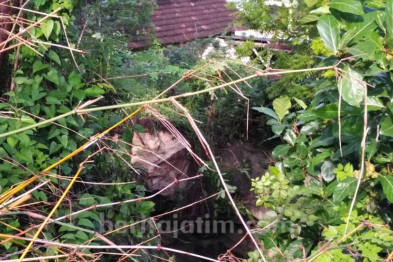 Dengar Suara Gemuruh, Warga Sampang Berhamburan