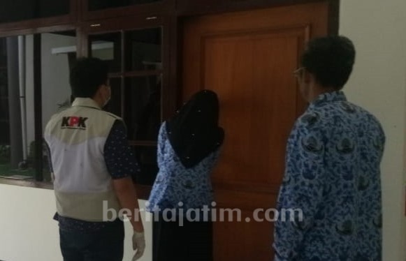 Geledah Kantor DPRD Tulungagung, KPK Sita Sejumlah Dokumen