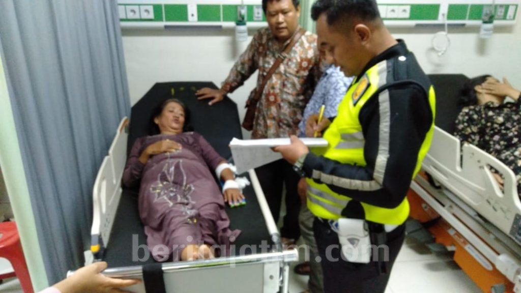 Minibus Terguling di Tol, Ini Identitas 7 Penumpang Terluka