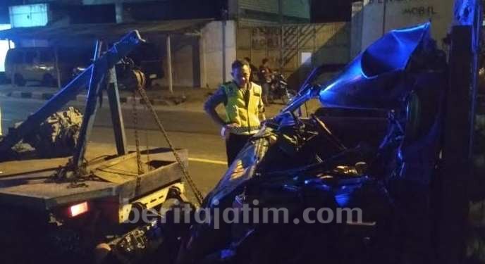 Pikep Angkut Ayam Tabrak Truk Tronton di Jenu Tuban, Kernet Terjepit
