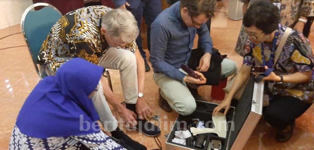 PEDAR Foot Sistem Alat Ukur Tekanan Kaki Penderita Diabetes dan Polio