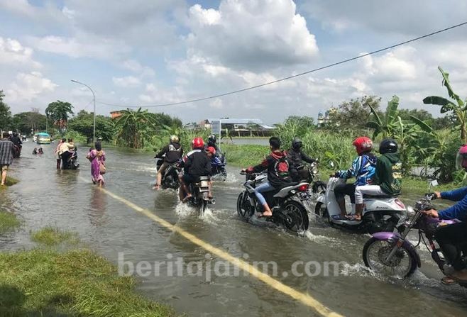 Luapan Air Kali Lamong Mulai Surut