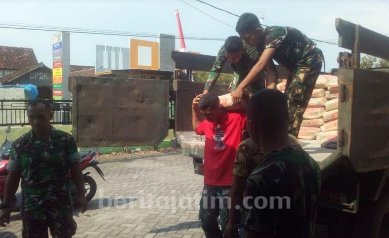 Percepat Pembangunan Fisik, 24 Sak Semen Didrop ke Lokasi TMMD ke-107