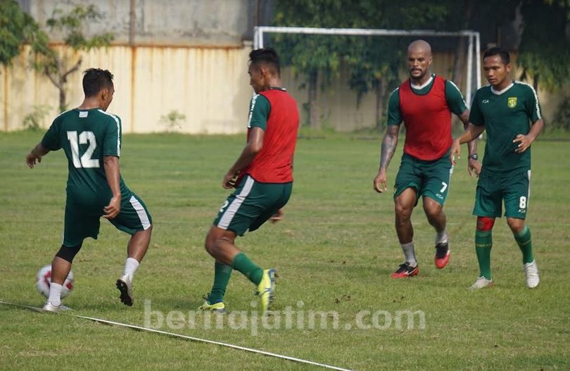 Persebaya Fokus Kontra Persipura, Aji Santoso Puji Skuad Mutiara Hitam
