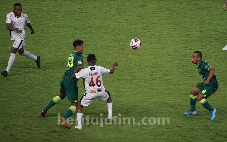 Babak I: Persebaya Tertinggal 1-2 atas Persipura