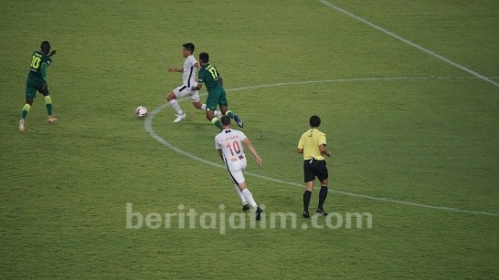 Aji Tegaskan Kekalahan Persebaya Bukan Karena Lemahnya Pertahanan