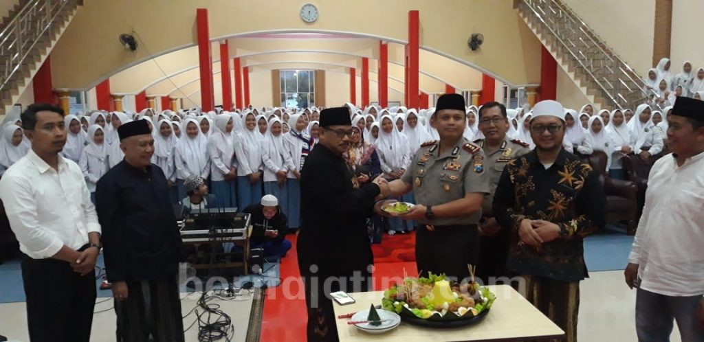 Kunjungi Ponpes An Nur 2, Kapolres Malang Sampaikan Bahaya Hoaks