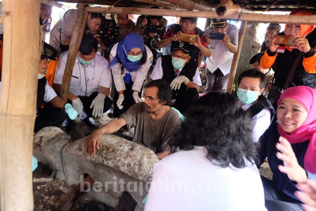 Gubernur Khofifah Lepas Warga Dampit yang Dipasung