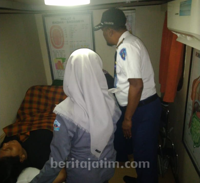 Wanita Asal Banyuwangi Melahirkan di Atas Kapal Selat Bali
