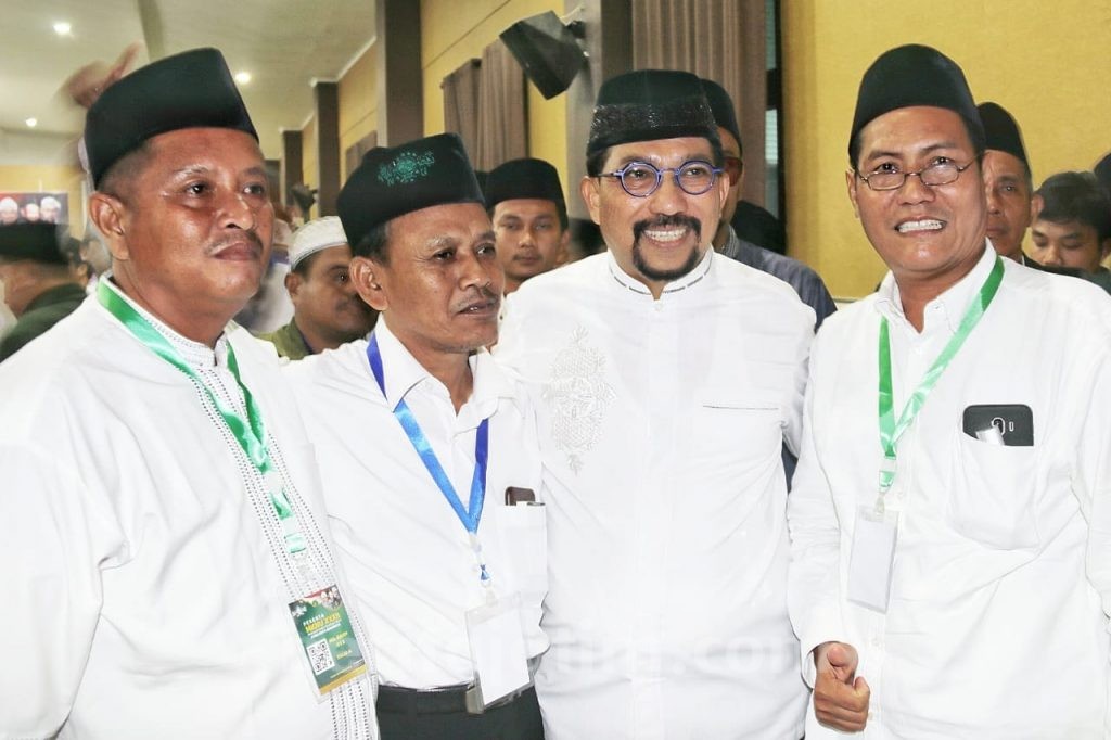 Disukai, Jamaah NU Rebutan Swafoto dengan Cak Machfud