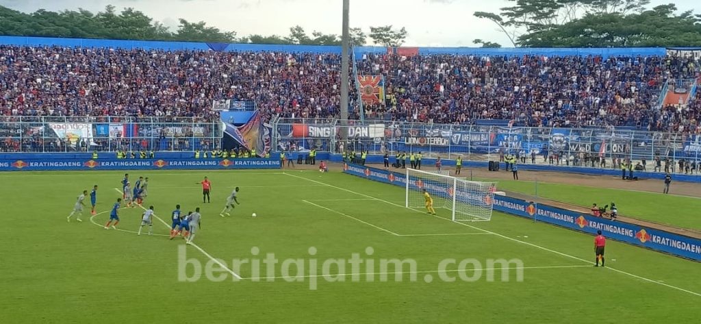 Persib Kalahkan Arema FC di Kandang, Drama 3 Penalti