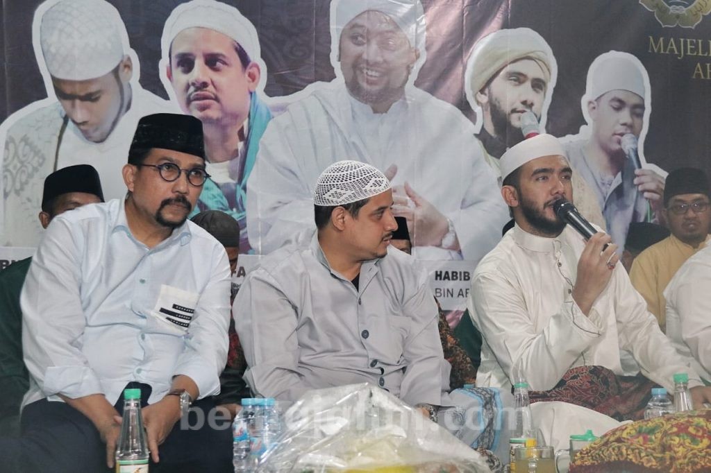 Cak Machfud Salawatan Bareng Habib dan Ribuan Warga