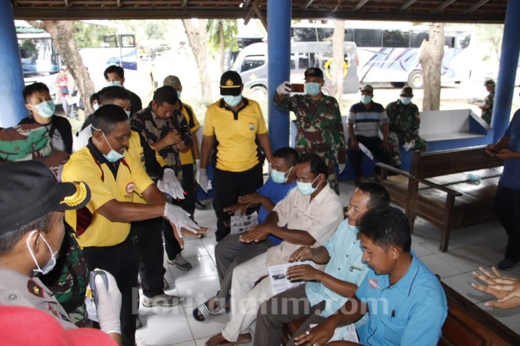 Polres Sumenep Bersih-bersih Terminal dan Pelabuhan